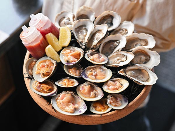 A tray of oysters at the Oberlin 90/90 dinner
